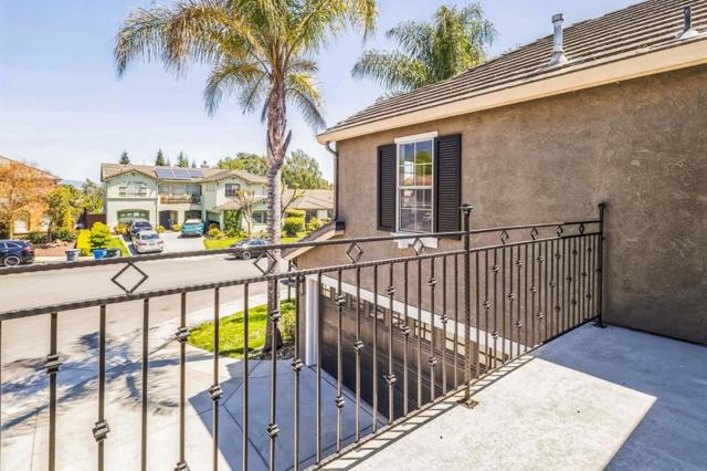 6371 Blackberry Court, Gilroy CA: https://media.crmls.org/mediaz/085eb562-36d5-4521-b171-efd679d69602.jpg