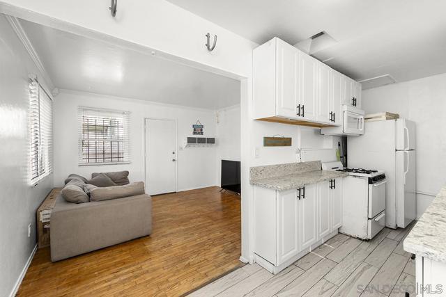 849 851 Missouri St, San Diego CA: https://media.crmls.org/mediaz/085f3a01-8c98-49cb-a4fd-90cb58b57aba.jpg