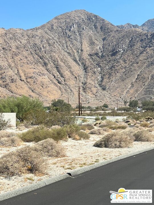 60170 Overture Drive, Palm Springs CA: https://media.crmls.org/mediaz/085fa51b-9807-4954-983d-d1c2151e1187.jpg