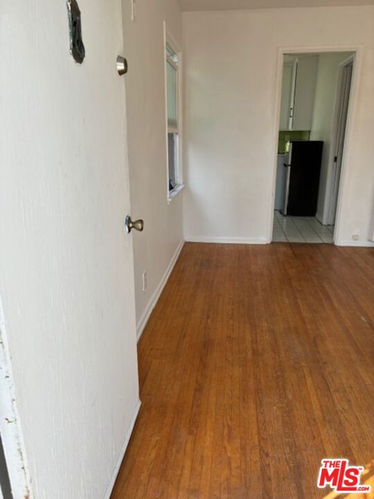 1111 12th Street, Santa Monica CA: https://media.crmls.org/mediaz/085fa5f4-ef80-4d1d-99f8-1db19624454b.jpg