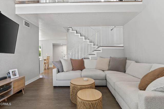 1430 Clayton Way, Simi Valley CA: https://media.crmls.org/mediaz/0860e5dd-a9e1-4d9d-9792-d2fe6a901d7a.jpg