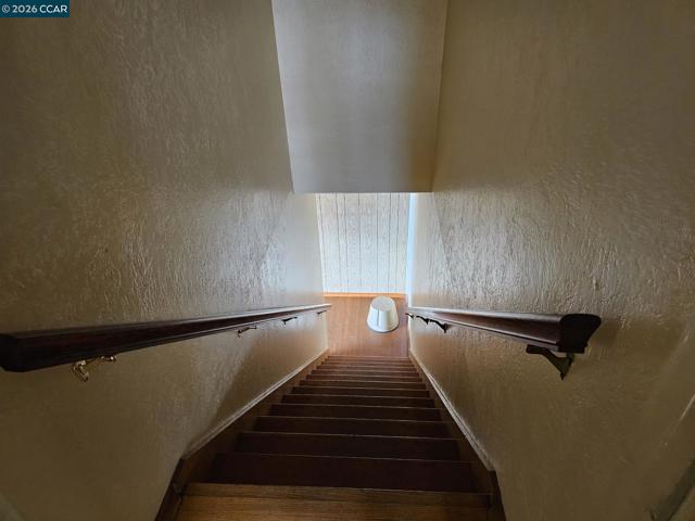 Image 25 of 38 For 627 Kern St  