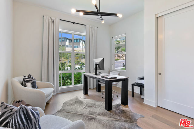 21316 Poema Place, Chatsworth CA: https://media.crmls.org/mediaz/08617000-9228-4744-bbc6-023b83dc2c4c.jpg