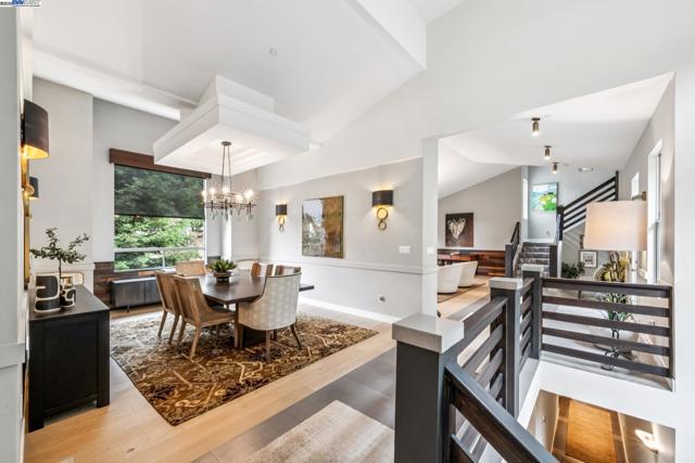 2005 TUNNEL RD, Oakland CA: https://media.crmls.org/mediaz/0861a85b-0f1a-43ed-bbe0-783fc2dfc2d9.jpg