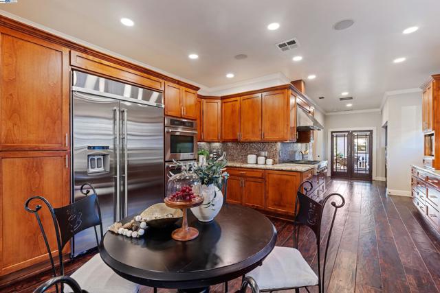 4463 Pleasanton Ave, Pleasanton CA: https://media.crmls.org/mediaz/0861ce57-2f19-4658-8ae0-2f9eba55a85c.jpg