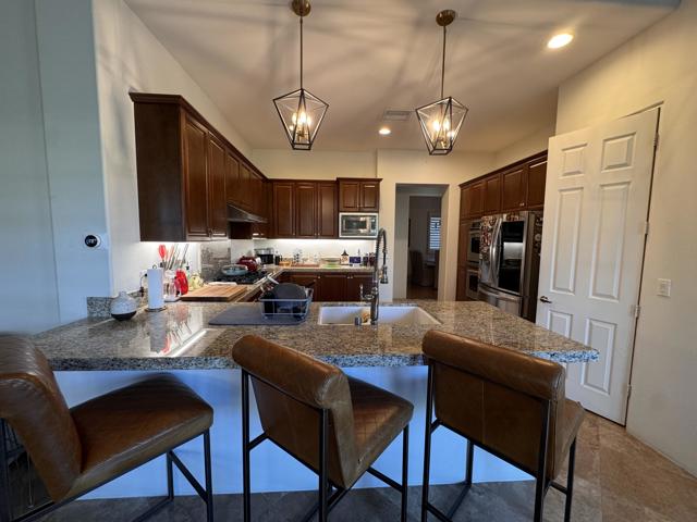 49560 Loren Court, La Quinta CA: https://media.crmls.org/mediaz/08621f95-e9af-4d73-9581-54bb992388a0.jpg