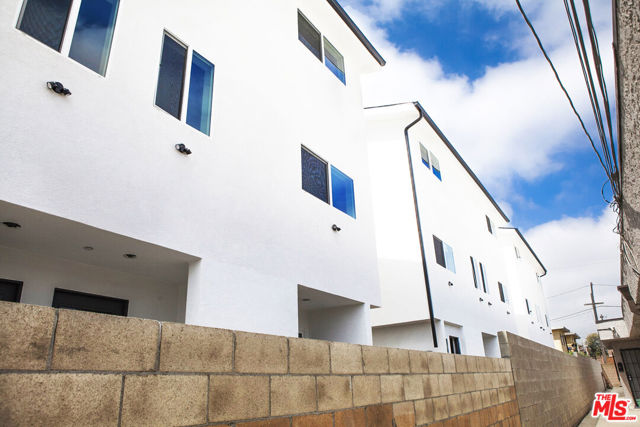 11503 S New Hampshire Avenue, Los Angeles CA: https://media.crmls.org/mediaz/086243c0-bcd1-492c-8ef5-2d4e1cb435f9.jpg