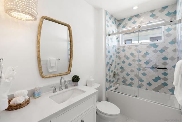 1059 Ocean Blvd, Coronado CA: https://media.crmls.org/mediaz/08626b54-07f2-4c6a-b363-de6094e59727.jpg