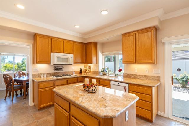2059 Avocado Knoll Lane, Fallbrook CA: https://media.crmls.org/mediaz/08628f49-5cf6-45be-919c-760247441e13.jpg