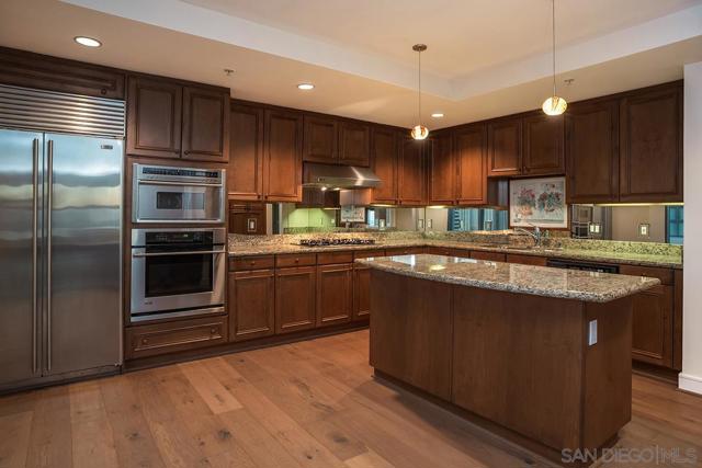 645 Front Street, San Diego CA: https://media.crmls.org/mediaz/086293c6-8aca-4abd-92a2-b6b349665b47.jpg