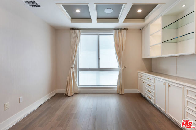 460 N Palm Drive, Beverly Hills CA: https://media.crmls.org/mediaz/0862bcec-6ebe-4578-9ffa-81e0cbecc6a7.jpg