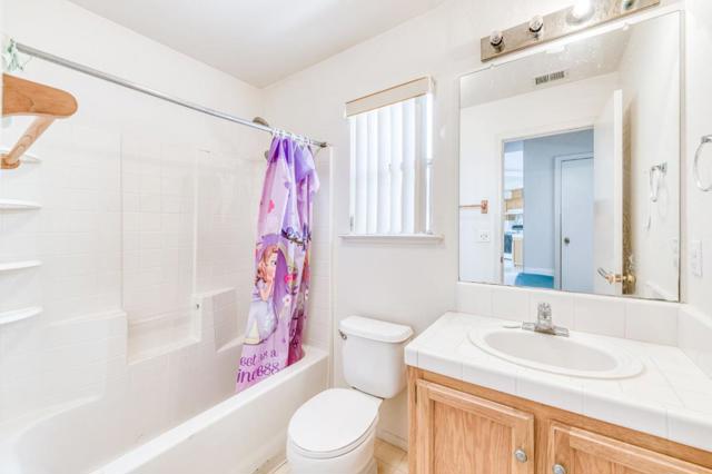 2670 N Katy Avenue, Fresno CA: https://media.crmls.org/mediaz/08634f9b-15a4-4c8e-829d-e09cc94d2cc0.jpg