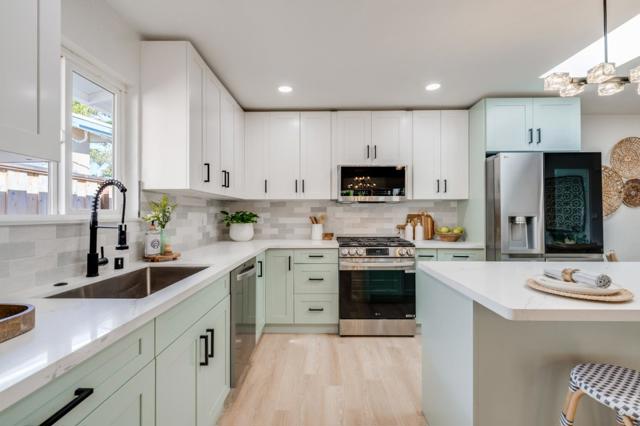 506 Bayview Drive, Aptos CA: https://media.crmls.org/mediaz/0863c83e-cb8d-4062-bac9-64d021b5e0ef.jpg