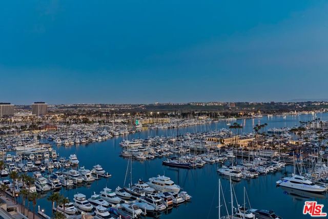 4335 Marina City Drive, Marina del Rey CA: https://media.crmls.org/mediaz/086491e0-08eb-4624-b529-351d96de1a6b.jpg