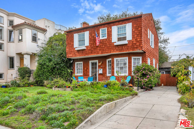 713 Broadway, Redondo Beach, California 90277, 3 Bedrooms Bedrooms, ,2 BathroomsBathrooms,Residential,Sold,Broadway,25617063