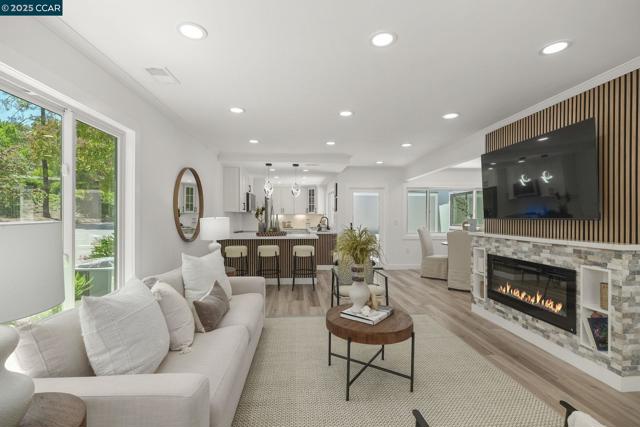 1133 Golden Rain Road, Walnut Creek CA: https://media.crmls.org/mediaz/08650141-807f-4698-b1cd-fc320ef97080.jpg
