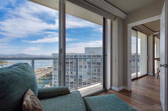 1720 Avenida Del Mundo, Coronado CA: https://media.crmls.org/mediaz/08655e26-7ea4-4e42-baa3-67e548488537.jpg