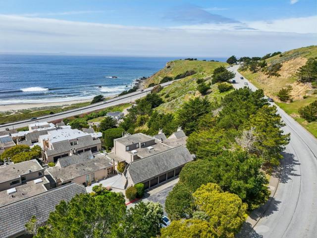 415 Roberts Road, Pacifica CA: https://media.crmls.org/mediaz/0865b34a-6c2a-457c-9238-917f9a605097.jpg