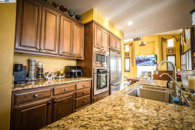 3252 Carpenter Way, San Ramon CA: https://media.crmls.org/mediaz/0865dd64-0867-40af-b975-0b89f428b634.jpg