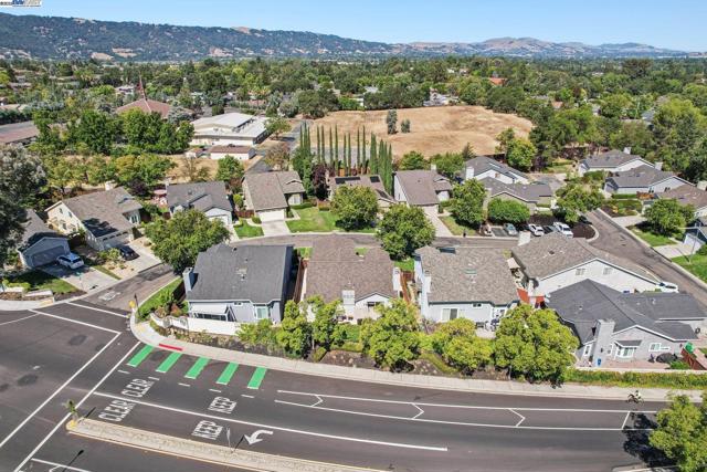 974 Clinton Pl, Pleasanton CA: https://media.crmls.org/mediaz/08661964-d580-4271-900f-99cef8ed4e7f.jpg