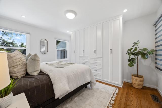 3755 Bay Road, Menlo Park CA: https://media.crmls.org/mediaz/08663492-fd4d-4560-8adc-da5c82d1311c.jpg