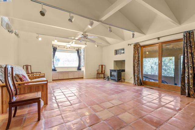59480 Mines Rd, Livermore CA: https://media.crmls.org/mediaz/08679807-40f2-4eac-af06-b20fbfd1981b.jpg