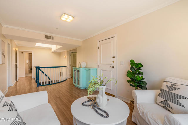 1645 Malcolm Avenue, Los Angeles CA: https://media.crmls.org/mediaz/0867d3f9-62b4-43ae-bdb8-bd96fd8fd04c.jpg