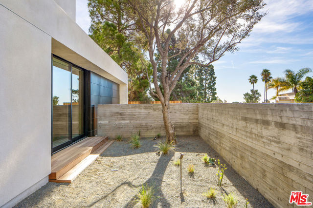 1448 STRADELLA Road, Los Angeles CA: https://media.crmls.org/mediaz/0868ade1-ef83-4b61-94f7-3525e157f7b1.jpg