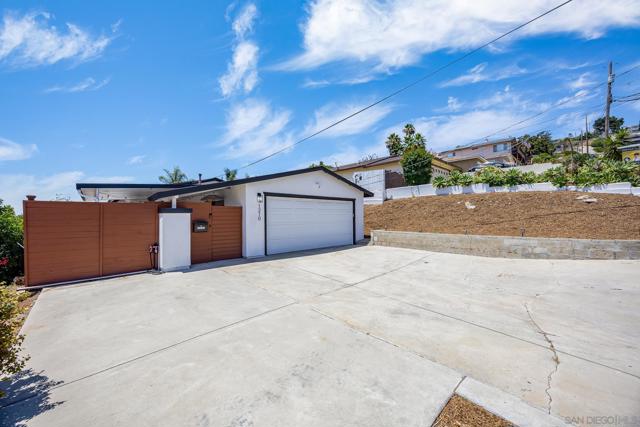 1210 Maria Ave, Spring Valley CA: https://media.crmls.org/mediaz/0868b4a0-1bf8-4cf6-9875-94ebbb4926ef.jpg