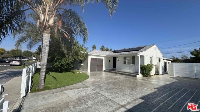 7516 Oakdale Avenue, Winnetka CA: https://media.crmls.org/mediaz/0868e118-1ba0-489a-96fa-f385ab868fff.jpg