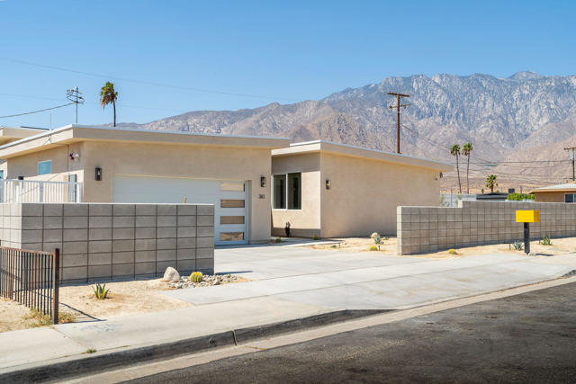 361 W Sunview Avenue, Palm Springs CA: https://media.crmls.org/mediaz/0868ee97-14f0-465d-b859-f7bd1db5b4d7.jpg