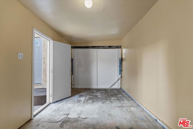 Image 19 of 28 For 4504 Menlo Avenue