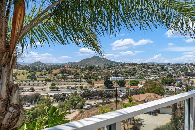1712 Horizon Heights Cir, El Cajon CA: https://media.crmls.org/mediaz/08692847-86a2-4dbe-acd5-b4f0ab893f96.jpg