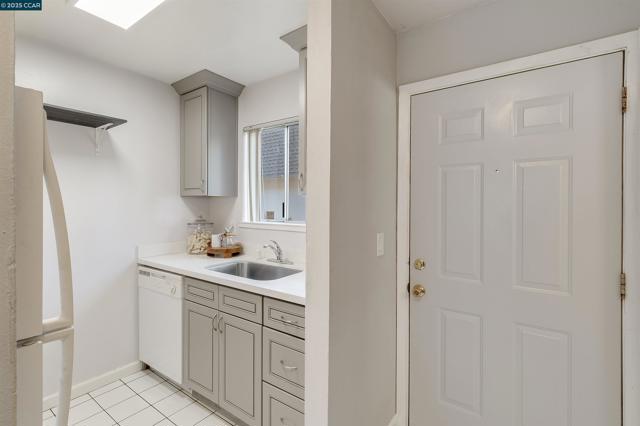 3905 Clayton Rd, Concord CA: https://media.crmls.org/mediaz/08693dc6-bbf5-4838-b869-faa9231032e4.jpg