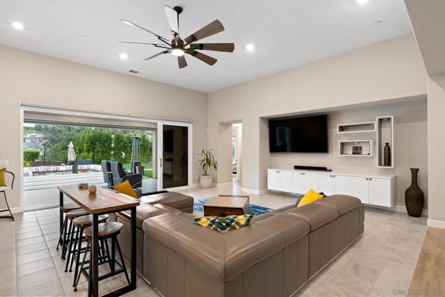 21992 Wilgen Rd, Escondido CA: https://media.crmls.org/mediaz/0869661f-27b0-4065-84d8-be8c97d7a4ff.jpg