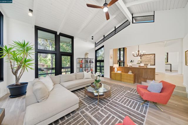 4161 Coralee Ln, Lafayette CA: https://media.crmls.org/mediaz/08699b0a-b483-4e9d-a1b7-8858db96dece.jpg