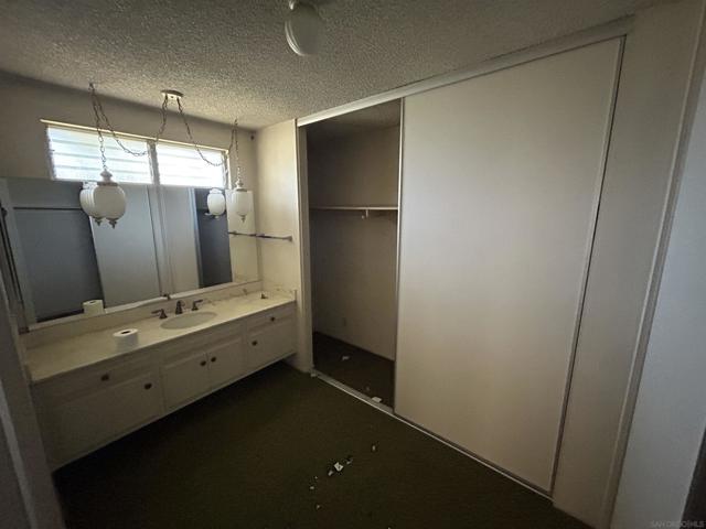 1638 La Tierra Ln, San Marcos CA: https://media.crmls.org/mediaz/086a505b-e2f9-43df-a6c1-1fe5a691f43d.jpg