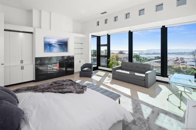 3515 Union St, San Diego CA: https://media.crmls.org/mediaz/086a957e-c7d2-4a12-a7fa-effffe1db90a.jpg