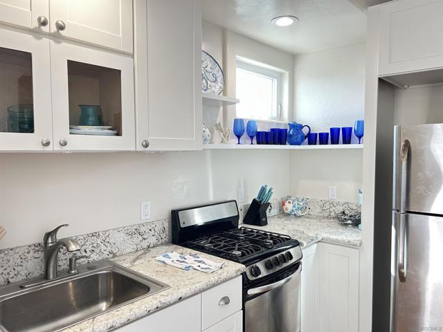 2510 MONTGOMERY AVE, Cardiff by the Sea CA: https://media.crmls.org/mediaz/086ad5a1-5f6a-420f-bbe2-9ec5a348452a.jpg