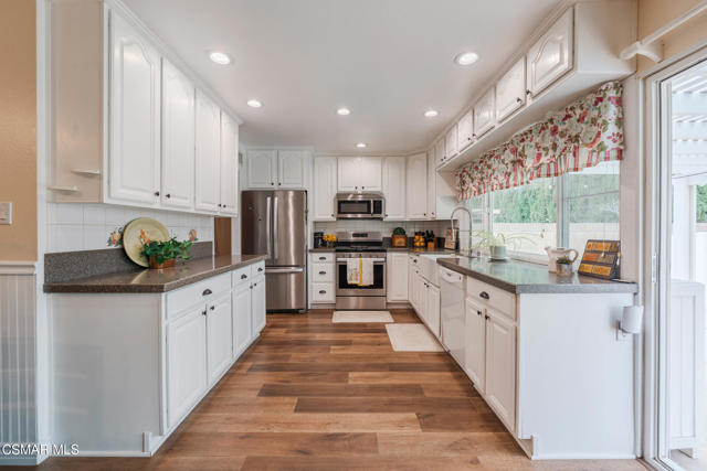 2705 N Broadmoor Avenue, Simi Valley CA: https://media.crmls.org/mediaz/086b1911-1331-49dc-8a74-fb22863b939a.jpg