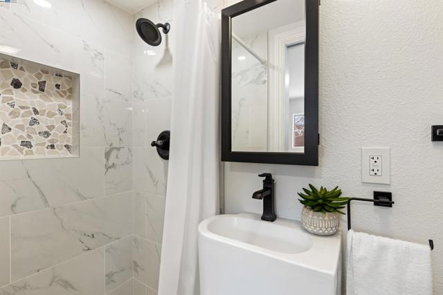 1692 Maryland St, Redwood City CA: https://media.crmls.org/mediaz/086b465a-7731-4c73-984c-26dd36fddacd.jpg