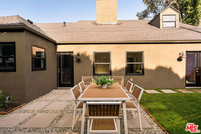 5103 Parkglen Avenue, Los Angeles CA: https://media.crmls.org/mediaz/086b784e-4310-45bc-b0af-9c56fbfc5a58.jpg