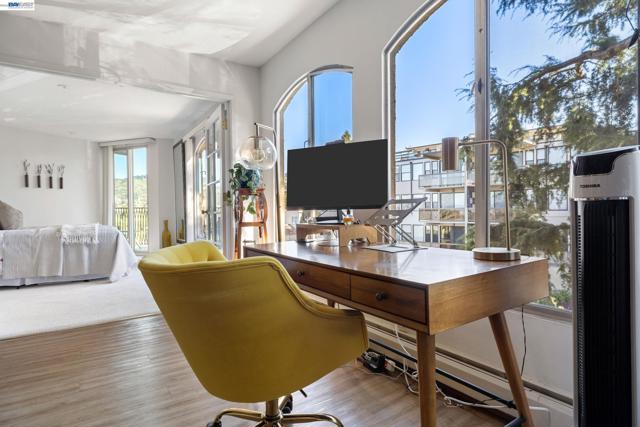 5405 Carlton St, Oakland CA: https://media.crmls.org/mediaz/086bda9a-38a2-445a-8cf2-7d1525efb31e.jpg