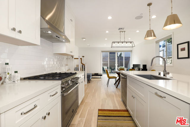 1741 S S Marvin Ave, Los Angeles CA: https://media.crmls.org/mediaz/086c2c2e-fd68-441d-879e-b01c09252e25.jpg