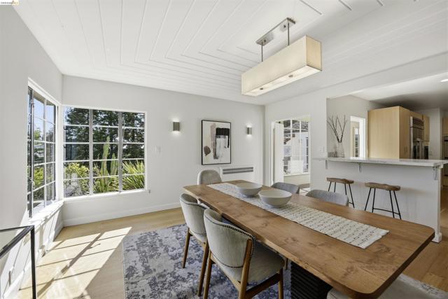 44 Highgate Rd, Kensington CA: https://media.crmls.org/mediaz/086c8873-9d6a-402d-83d8-de0e0972df5c.jpg