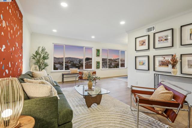 471 JOOST AVENUE, San Francisco CA: https://media.crmls.org/mediaz/086c9558-d746-4cec-98ee-10b8c077c5c6.jpg