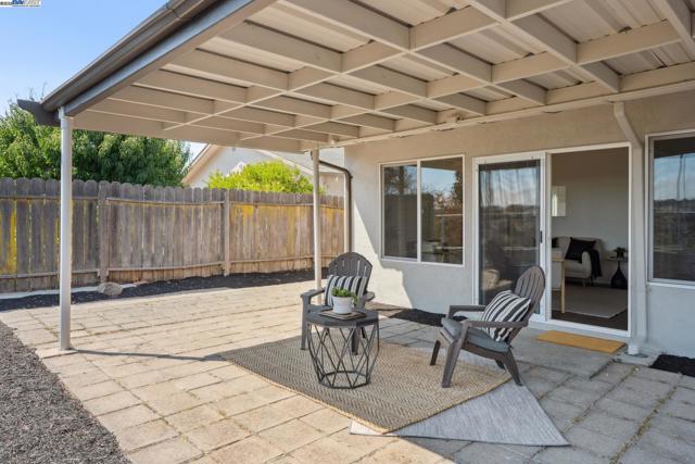 1165 Amend St, Pinole CA: https://media.crmls.org/mediaz/086d0bb1-97b2-4626-bae3-27a8fd107547.jpg