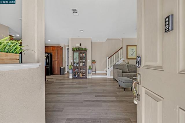 210 Belle Harbor Circle, Pittsburg CA: https://media.crmls.org/mediaz/086d8c2a-434c-4e42-a581-2a35a6457c6e.jpg