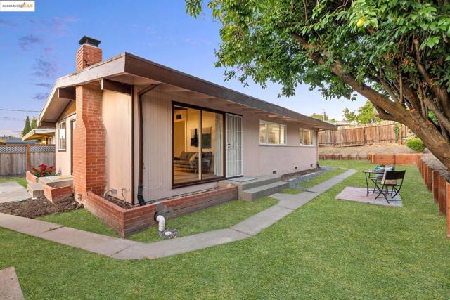 2590 Kavanagh Rd, San Pablo CA: https://media.crmls.org/mediaz/086df089-aff9-4b8a-b0b4-257d8504f4c9.jpg