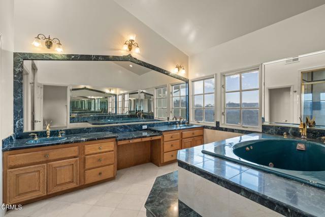 5287 N Creston Lane, Somis CA: https://media.crmls.org/mediaz/086df0af-f89e-46f2-a8c5-92e0c9136ff9.jpg